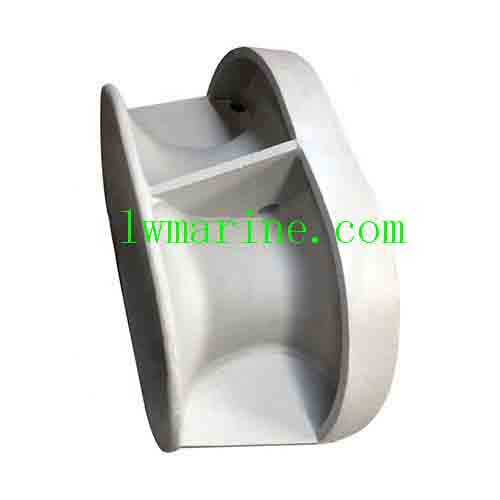 Hull-mounted Chock